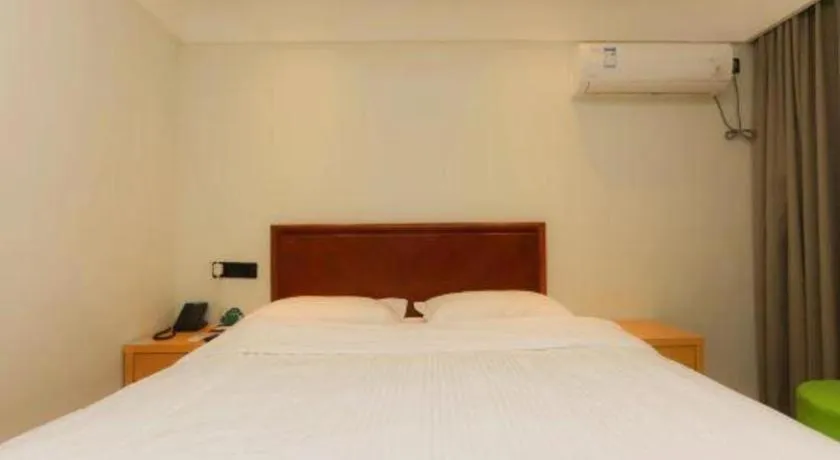 Bed in GreenTree Inn Suzhou Wuzhong