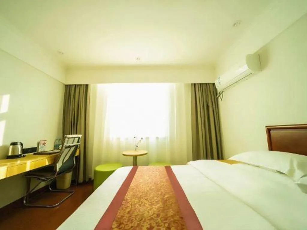Bed in GreenTree Inn Suzhou Wuzhong