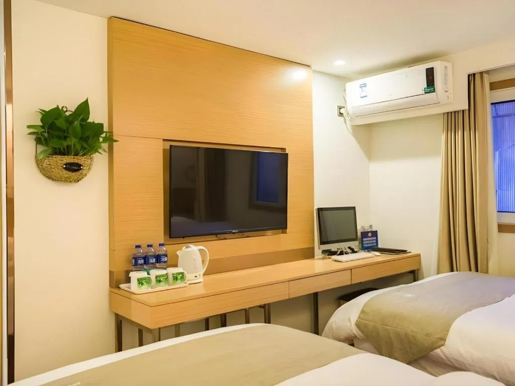 Bed in GreenTree Inn Beijing Dongcheng District Wangfujin South Luogu Lane Houhai Express Hotel