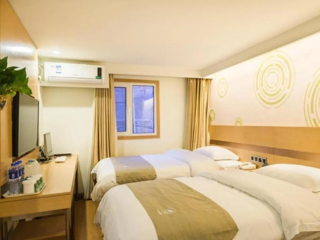 Bed in GreenTree Inn Beijing Dongcheng District Wangfujin South Luogu Lane Houhai Express Hotel