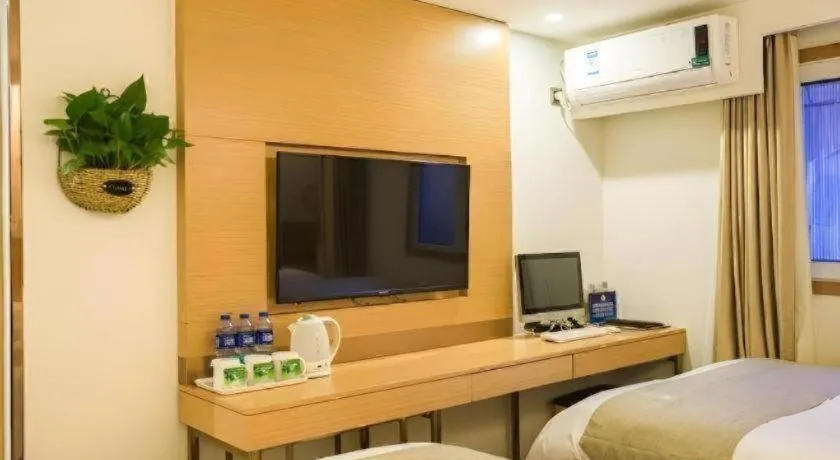 Bed in GreenTree Inn Beijing Dongcheng District Wangfujin South Luogu Lane Houhai Express Hotel