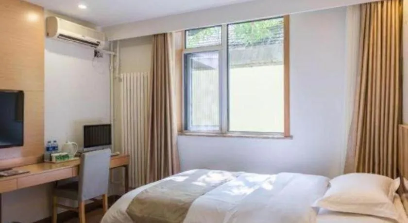 Bed in GreenTree Inn Beijing Dongcheng District Wangfujin South Luogu Lane Houhai Express Hotel