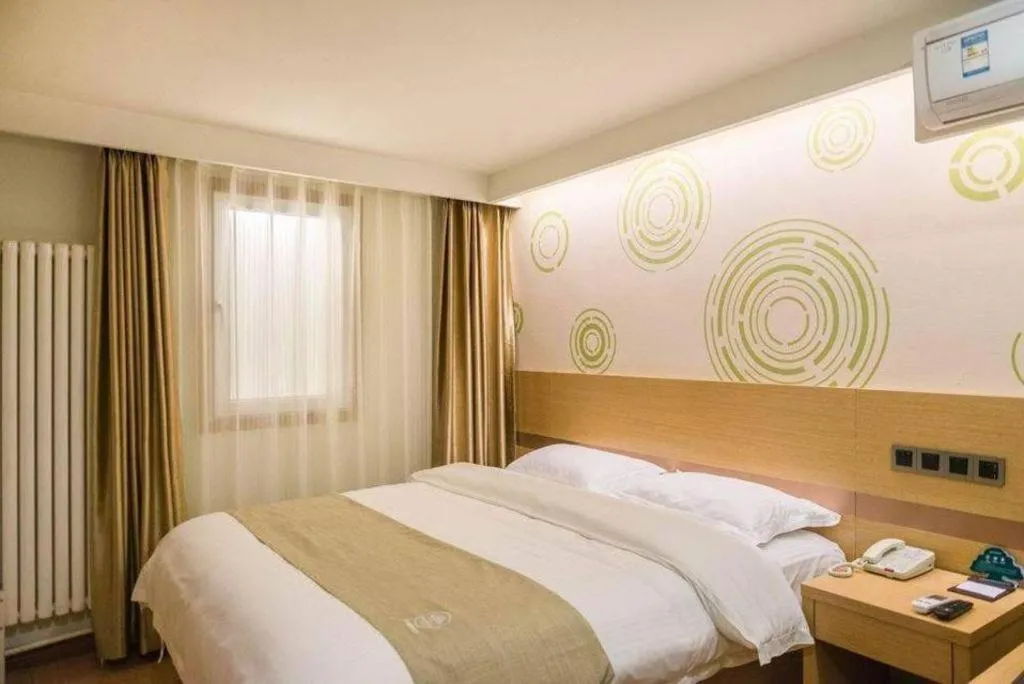 Bed in GreenTree Inn Beijing Dongcheng District Wangfujin South Luogu Lane Houhai Express Hotel