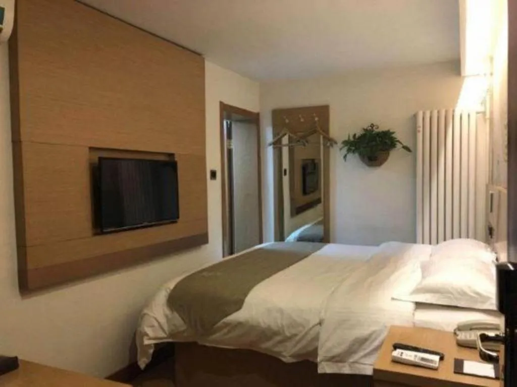 Bed in GreenTree Inn Beijing Dongcheng District Wangfujin South Luogu Lane Houhai Express Hotel
