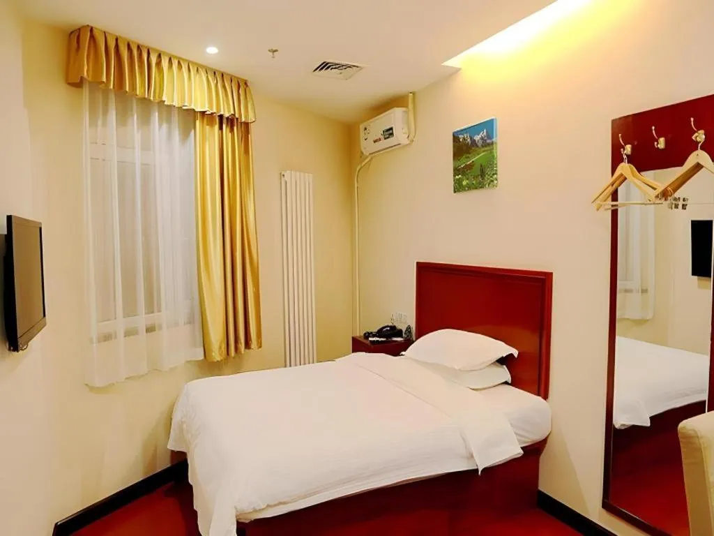 Bed in GreenTree Inn Beijing Dongcheng District Wangfujin South Luogu Lane Houhai Express Hotel