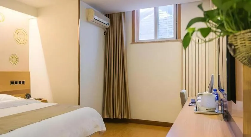 Bed in GreenTree Inn Beijing Dongcheng District Wangfujin South Luogu Lane Houhai Express Hotel