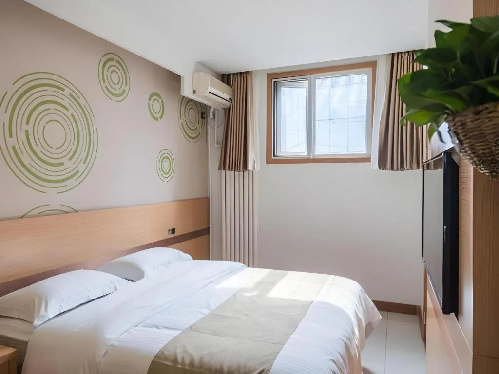 Bed in GreenTree Inn Beijing Dongcheng District Wangfujin South Luogu Lane Houhai Express Hotel