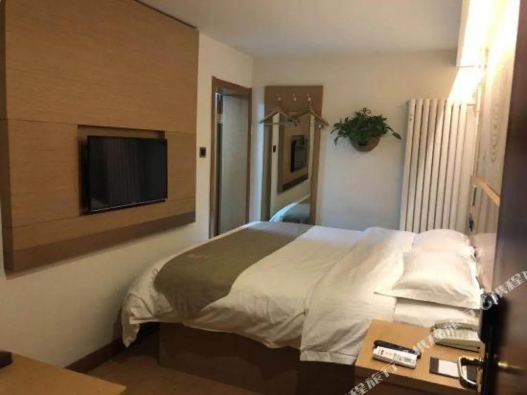 Bed in GreenTree Inn Beijing Dongcheng District Wangfujin South Luogu Lane Houhai Express Hotel