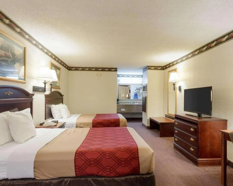 Bed in Econo Lodge Grenada