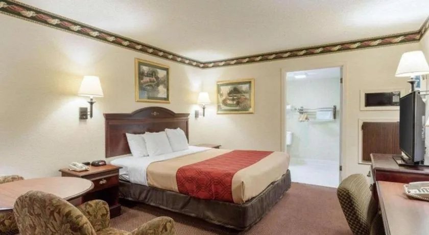 Bed in Econo Lodge Grenada