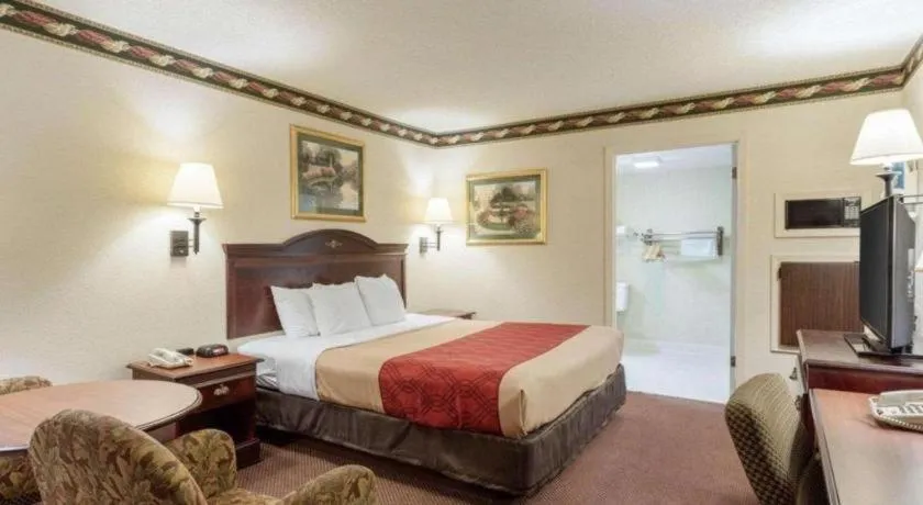 Bed in Econo Lodge Grenada