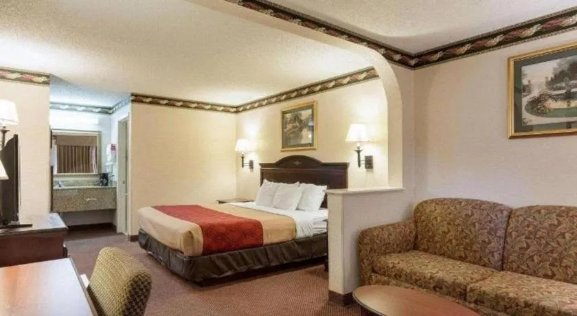 Bed in Econo Lodge Grenada