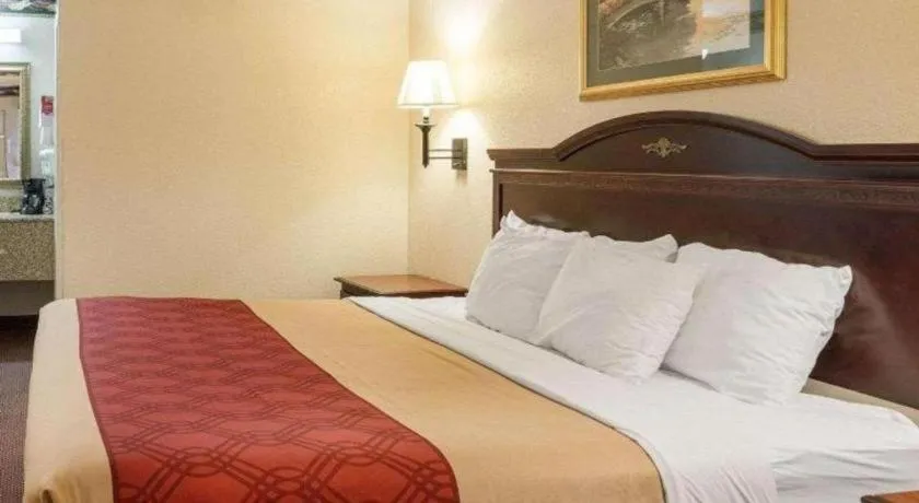 Bed in Econo Lodge Grenada