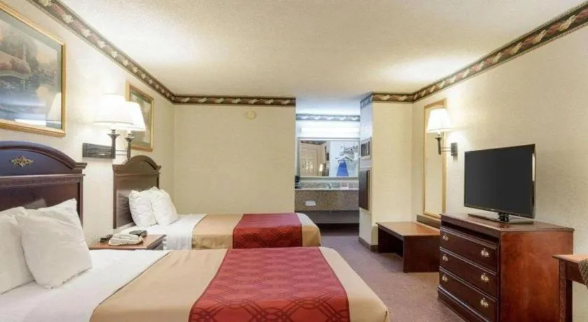 Bed in Econo Lodge Grenada