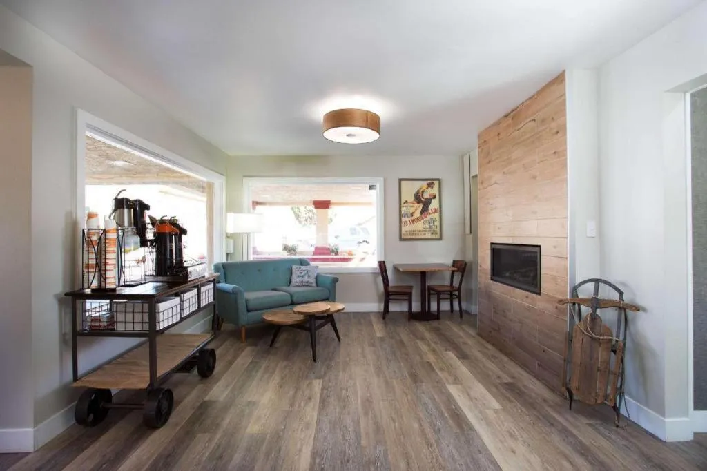 Econo Lodge Inn & Suites Durango