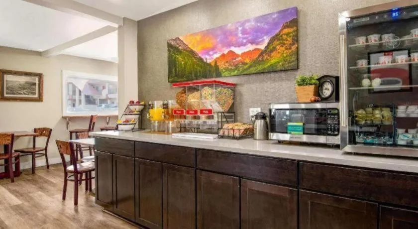 Econo Lodge Inn & Suites Durango