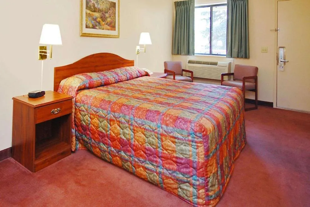 Bed in Rodeway Inn