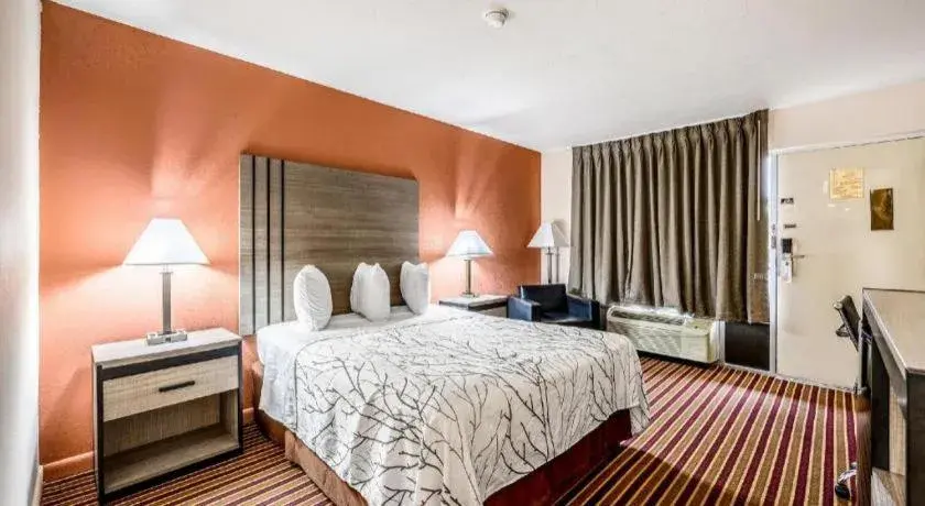 Bed in Americas Best Value Inn Heflin Bed in Americas Best Value Inn Heflin