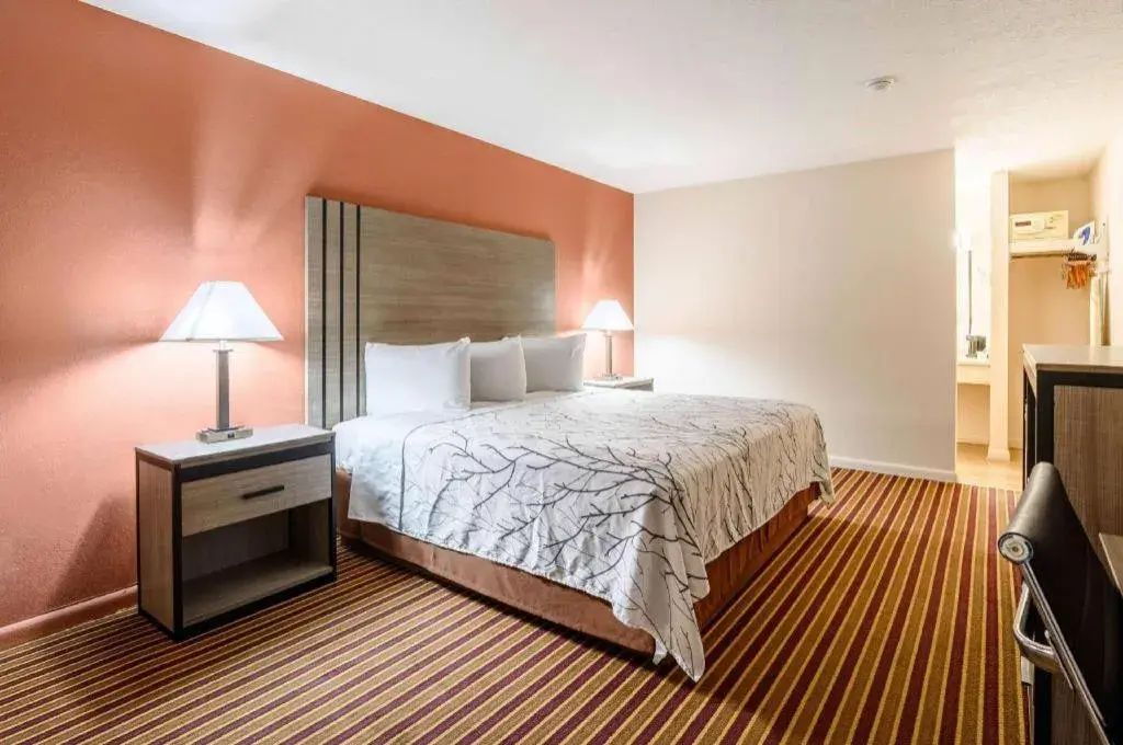 Bed in Americas Best Value Inn Heflin Bed in Americas Best Value Inn Heflin