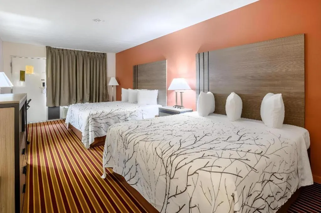 Bed in Americas Best Value Inn Heflin