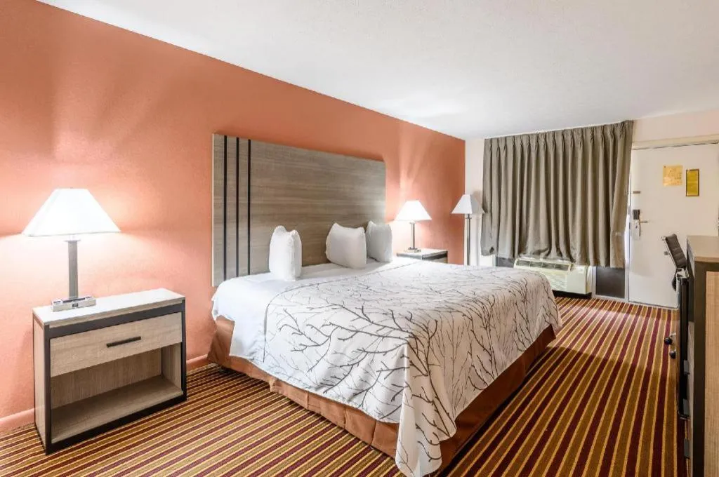 Bed in Americas Best Value Inn Heflin