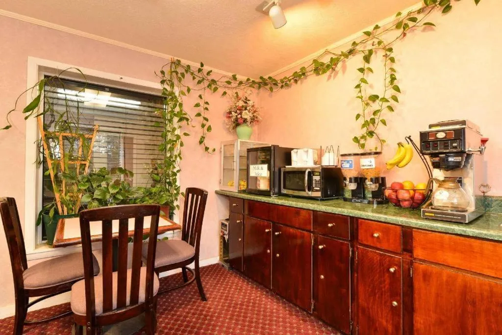 Americas Best Value Inn Heflin