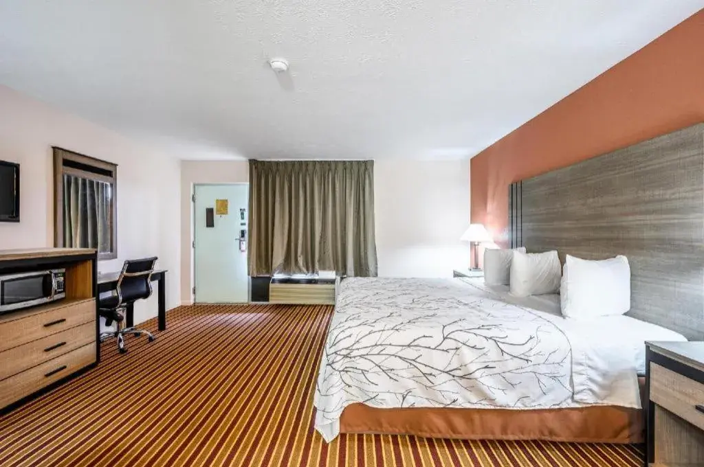 Bed in Americas Best Value Inn Heflin Bed in Americas Best Value Inn Heflin