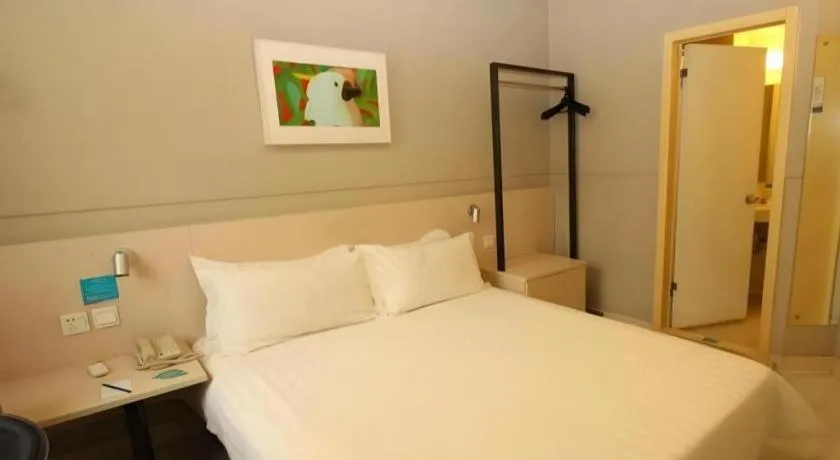 Bed in Jinjiang Inn (Hankou Railway Station)