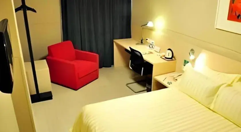 Bed in Jinjiang Inn (Hankou Railway Station) Bed in Jinjiang Inn (Hankou Railway Station)