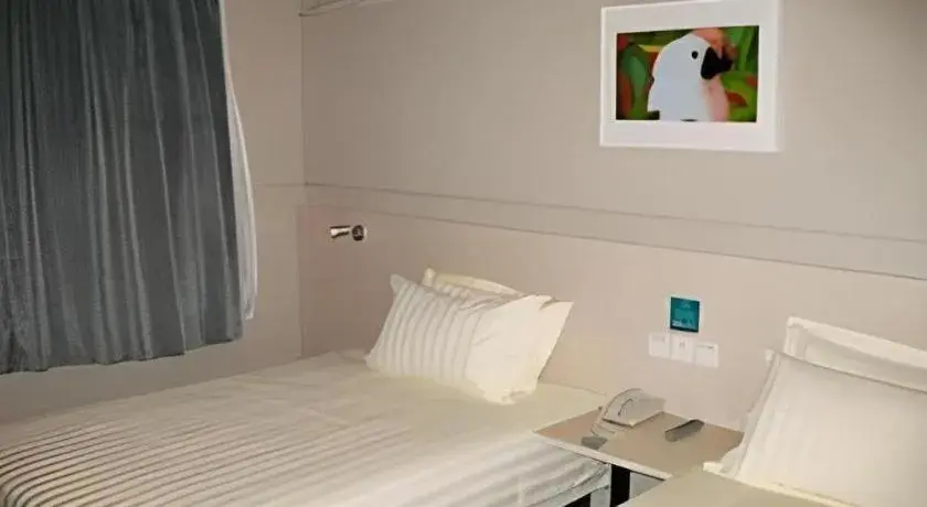 Bed in Jinjiang Inn (Hankou Railway Station) Bed in Jinjiang Inn (Hankou Railway Station)