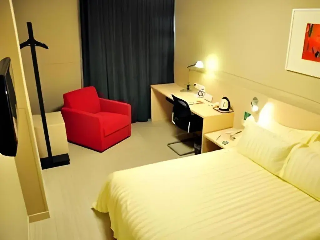 Bed in Jinjiang Inn (Hankou Railway Station) Bed in Jinjiang Inn (Hankou Railway Station)