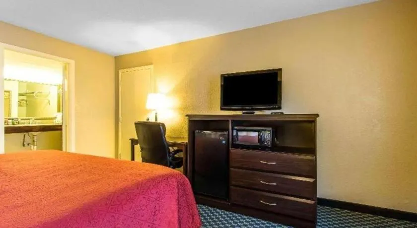 Bed in Quality Inn Duncan HWY 81