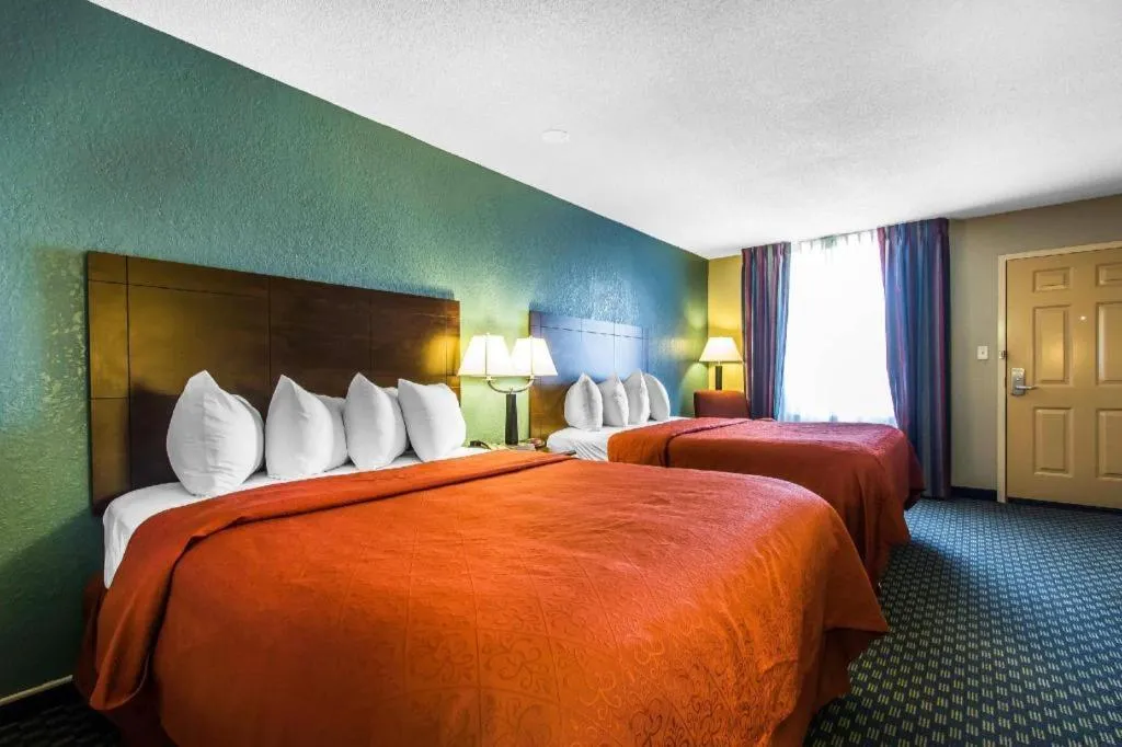 Bed in Quality Inn Duncan HWY 81