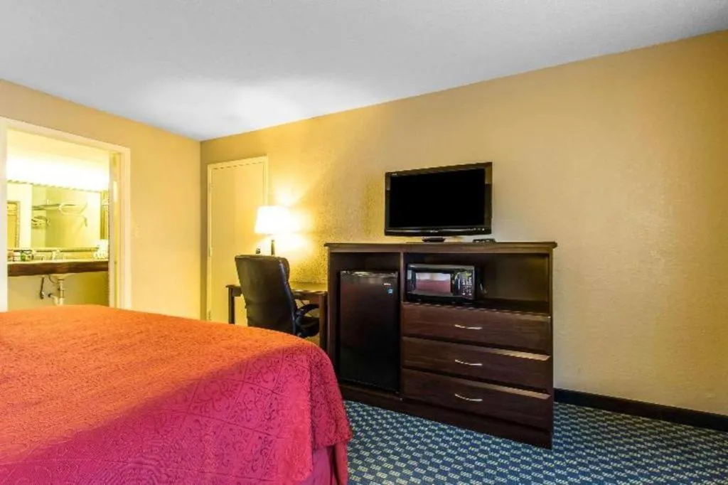 Bed in Quality Inn Duncan HWY 81