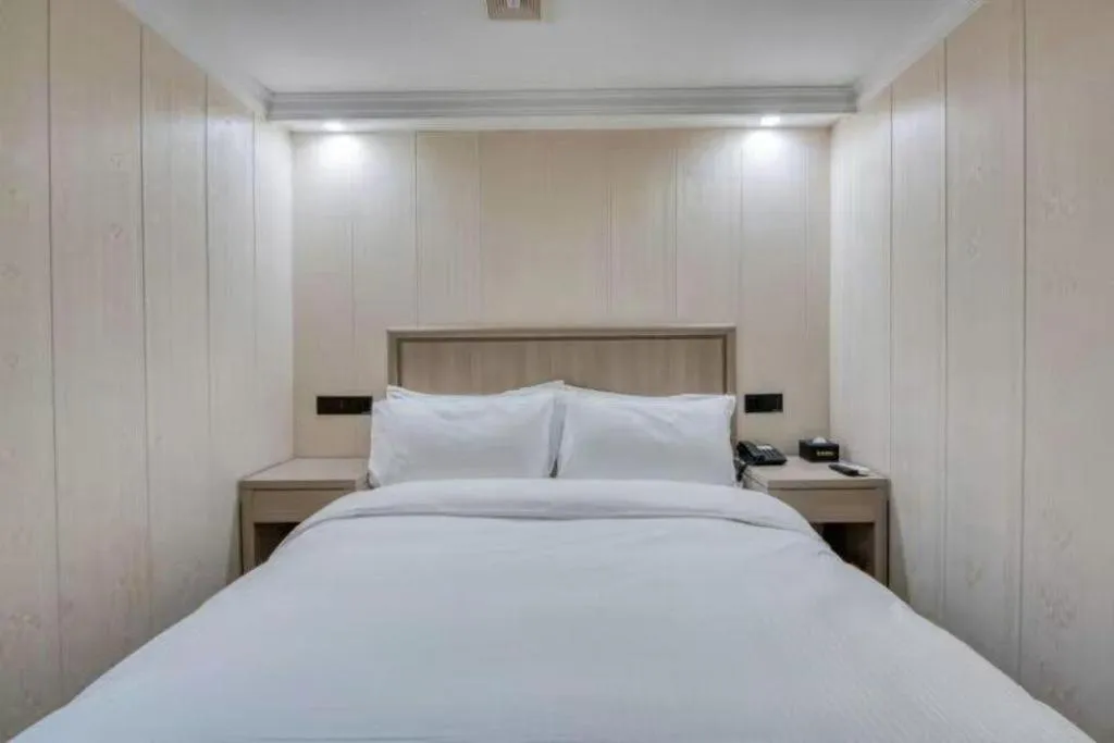 Bed in GreenTree Inn Hotel - Nantong Hongming Plaza