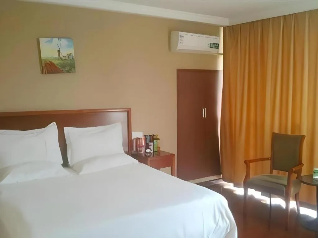 Bed in GreenTree Inn Hotel - Nantong Hongming Plaza