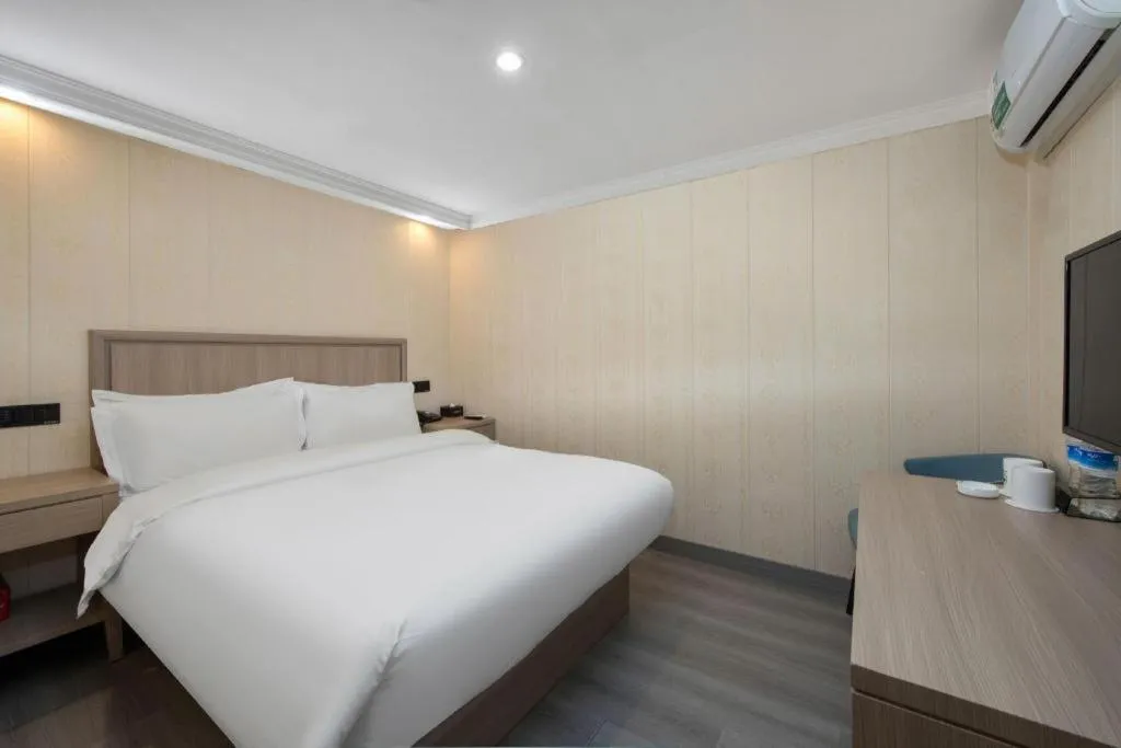 Bed in GreenTree Inn Hotel - Nantong Hongming Plaza