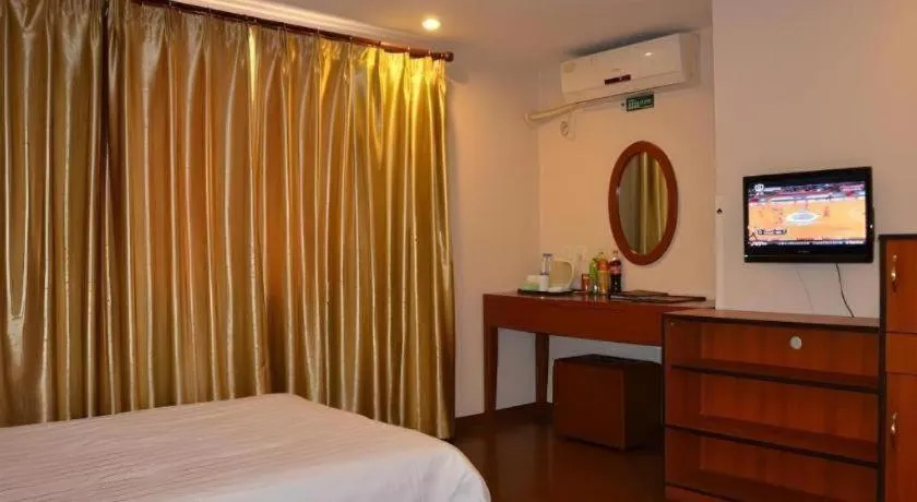 Bed in GreenTree Inn Shanghai Xupu Bridge Hotel