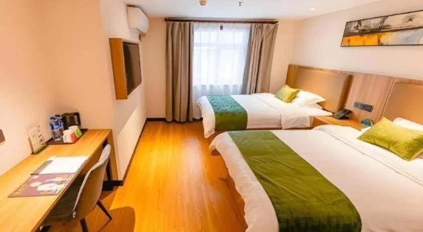 Bed in GreenTree Inn Shanghai Xupu Bridge Hotel