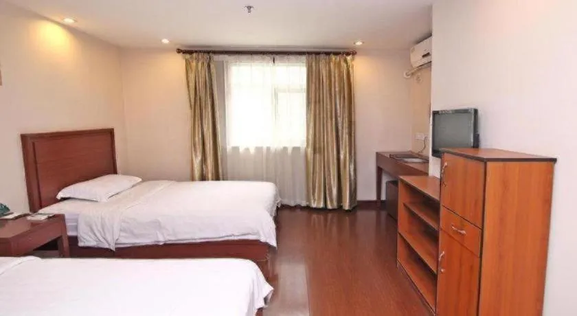 Bed in GreenTree Inn Shanghai Xupu Bridge Hotel
