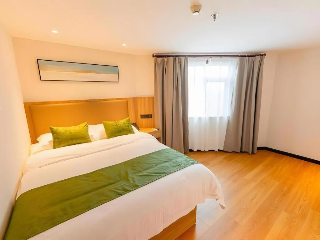 Bed in GreenTree Inn Shanghai Xupu Bridge Hotel
