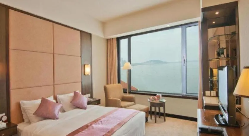 Bed in Golden Bay Hotel Weihai