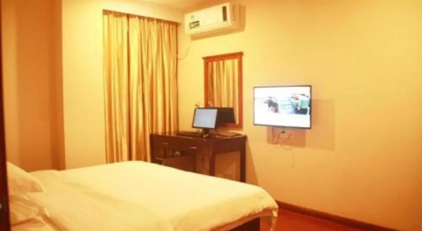 Bed in GreenTree Inn Zhongshan Nanlang Metro Station Branch
