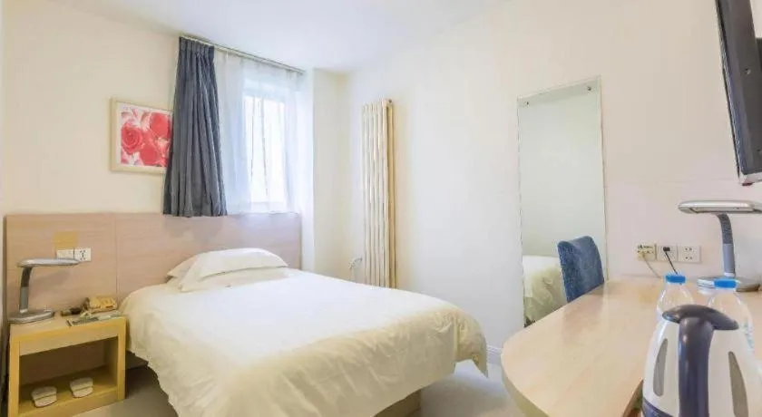 Bed in Jinjiang Inn Qingdao Wuxi Square Nanjing Road Metro Station