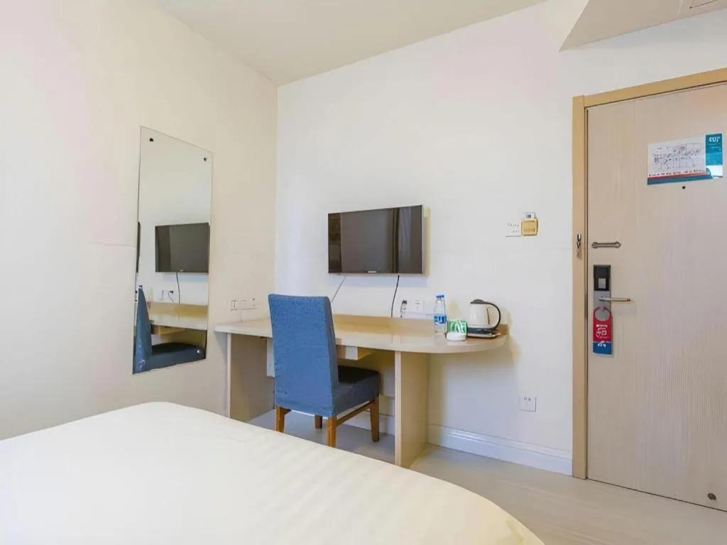 Bed in Jinjiang Inn Qingdao Wuxi Square Nanjing Road Metro Station