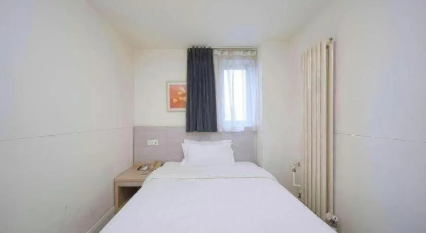 Bed in Jinjiang Inn Qingdao Wuxi Square Nanjing Road Metro Station