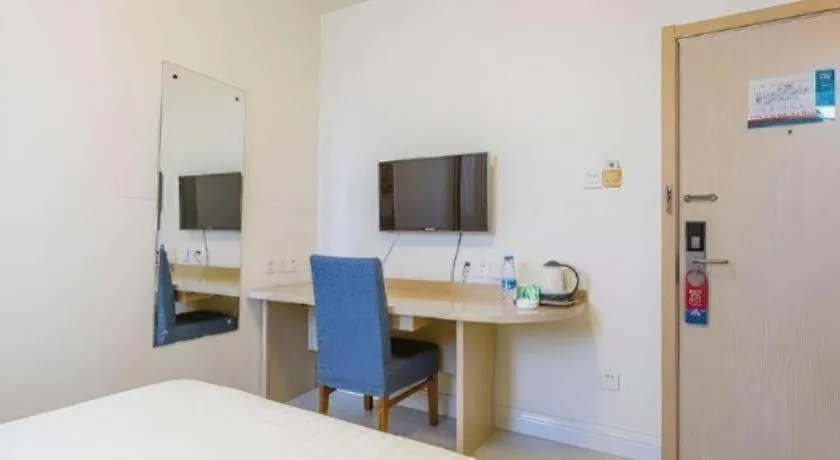 Bed in Jinjiang Inn Qingdao Wuxi Square Nanjing Road Metro Station