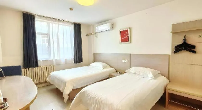 Bed in Jinjiang Inn Qingdao Wuxi Square Nanjing Road Metro Station