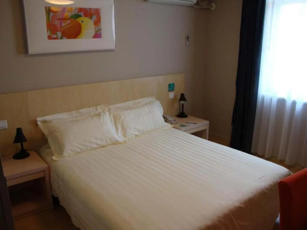 Bed in Jinjiang Inn Qingdao International Exhibition Center Haier Road