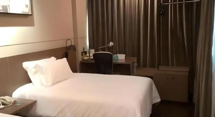 Bed in Jinjiang Inn Qingdao International Exhibition Center Haier Road